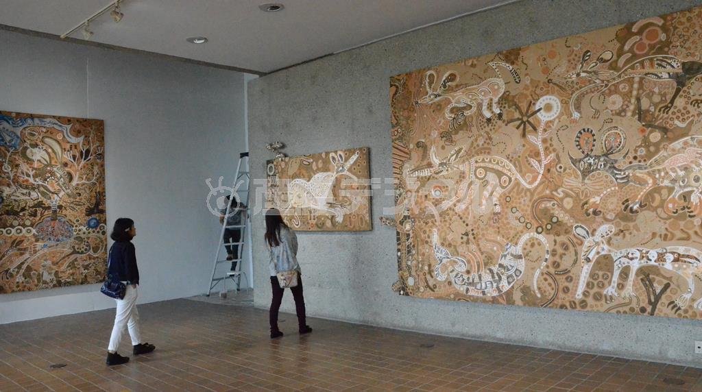 １階の泥絵「双子の鼠」＝２０１５年９月２５日、神奈川県足柄郡箱根町（原圭介撮影）