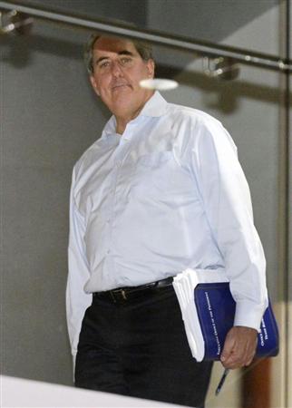 ＴＰＰ閣僚会合に向かうフロマン米通商代表。交渉参加国の間に米国に対する不満が募っている＝３日、米アトランタ（共同）