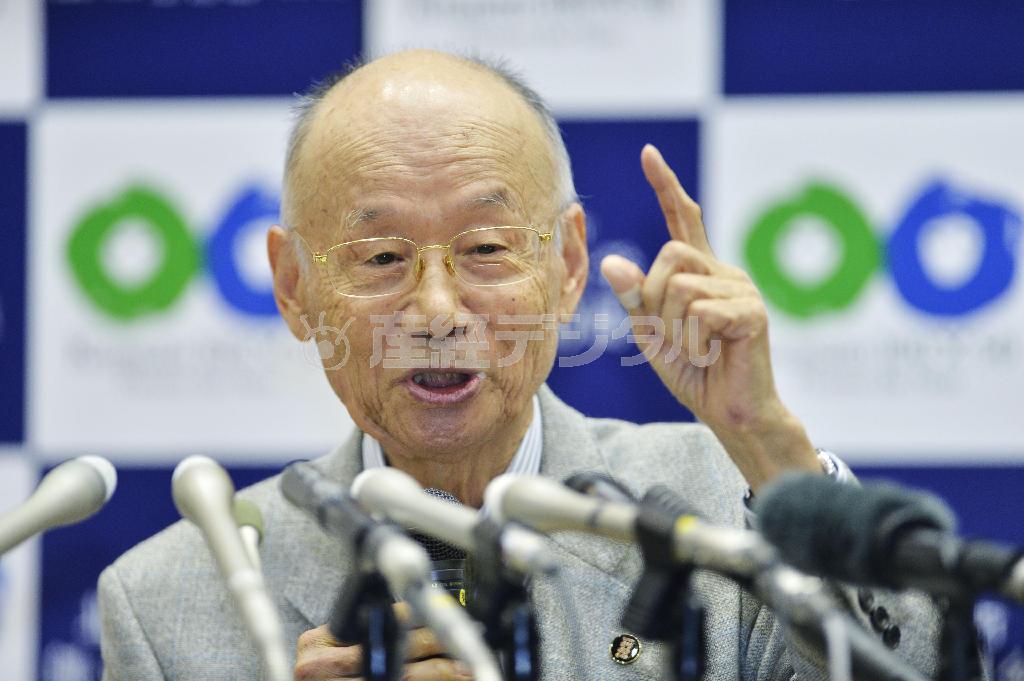 ノーベル医学・生理学賞に決まり、記者会見する大村智（さとし）・北里大特別栄誉教授＝２０１５年１０月５日夜、東京都港区（共同）