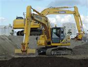 高精度なカメラを搭載し、ＩＴを駆使して作業効率を飛躍的に高めたコマツの建機＝６日、千葉市美浜区