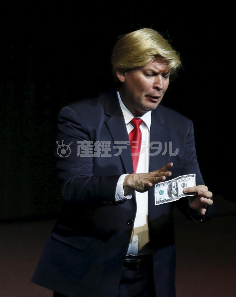 不動産王、ドナルド・トランプ氏を風刺するパロディー劇の模様＝２０１５年１０月５日、メキシコ・首都メキシコ市（ロイター）