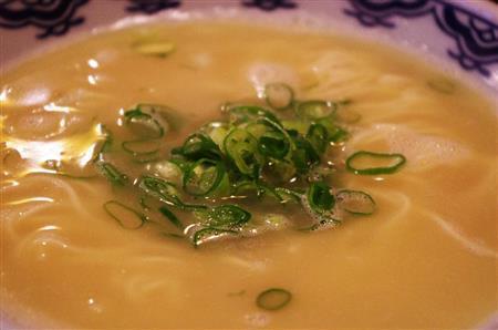 鶏白湯（パイタン）スープは、キレがあると好評だ＝２０１５年１０月１日、東京都足立区