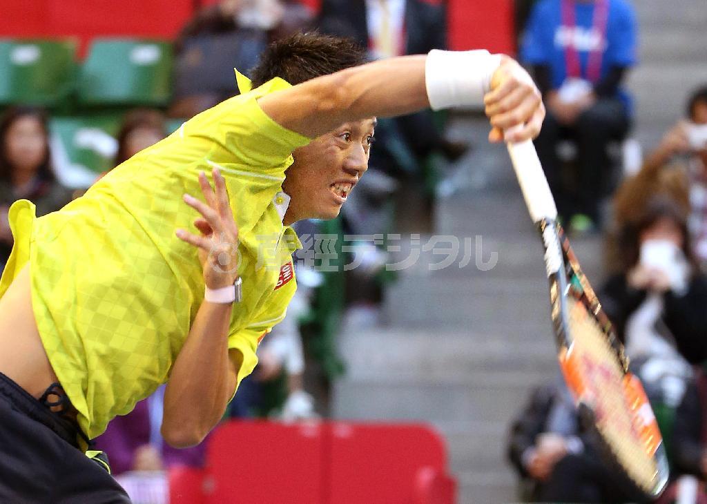 ストレート勝ちし、ベスト８進出を決めた錦織圭（にしこり・けい）＝２０１５年１０月７日、東京都江東区の有明テニスの森公園（蔵賢斗撮影）