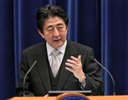 記者会見する安倍晋三首相＝７日、首相官邸