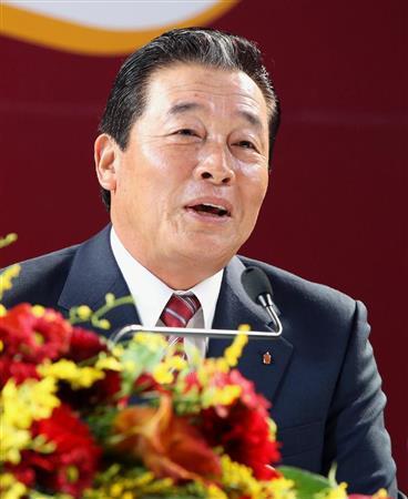 就任記者会見で、質問に答える楽天の梨田昌孝監督＝２０１５年１０月８日、宮城県仙台市宮城野区のコボスタ宮城（共同）