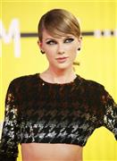 米人気歌手、テイラー・スウィフトさん＝２０１５年８月３１日、米カリフォルニア州ロサンゼルス（ロイター）