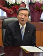 インタビューに応える林幹雄経済産業相＝８日、経産省