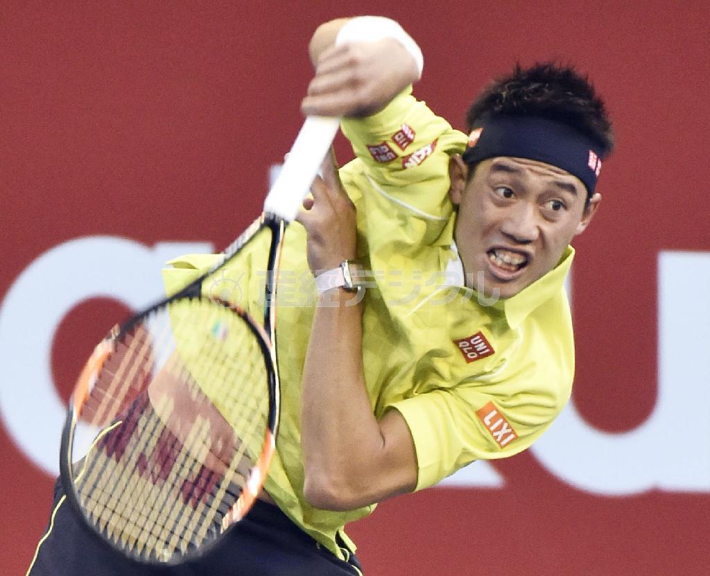 マリン・チリッチに逆転勝ちし、シングルス準決勝に進出した錦織圭（にしこり・けい）＝２０１５年１０月９日、東京都江東区の有明テニスの森公園（共同）