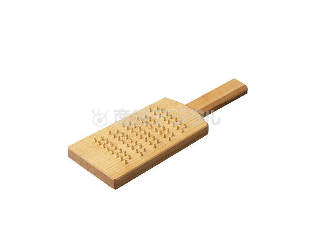 自在道具＿鬼おろし。ランダムに並ぶ竹の刃が、力いらずでほどよい粗さにおろせます（伊勢丹新宿店提供）