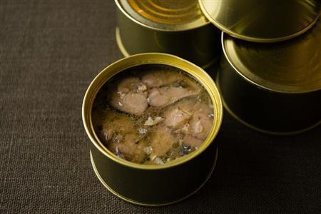 栄養たっぷりですぐれもののさば缶（松下二郎さん撮影）