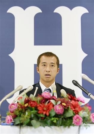 広島の東出輝裕（ひがしで・あきひろ）内野手＝２０１５年１０月１０日、広島県広島市南区のマツダスタジアム（共同）