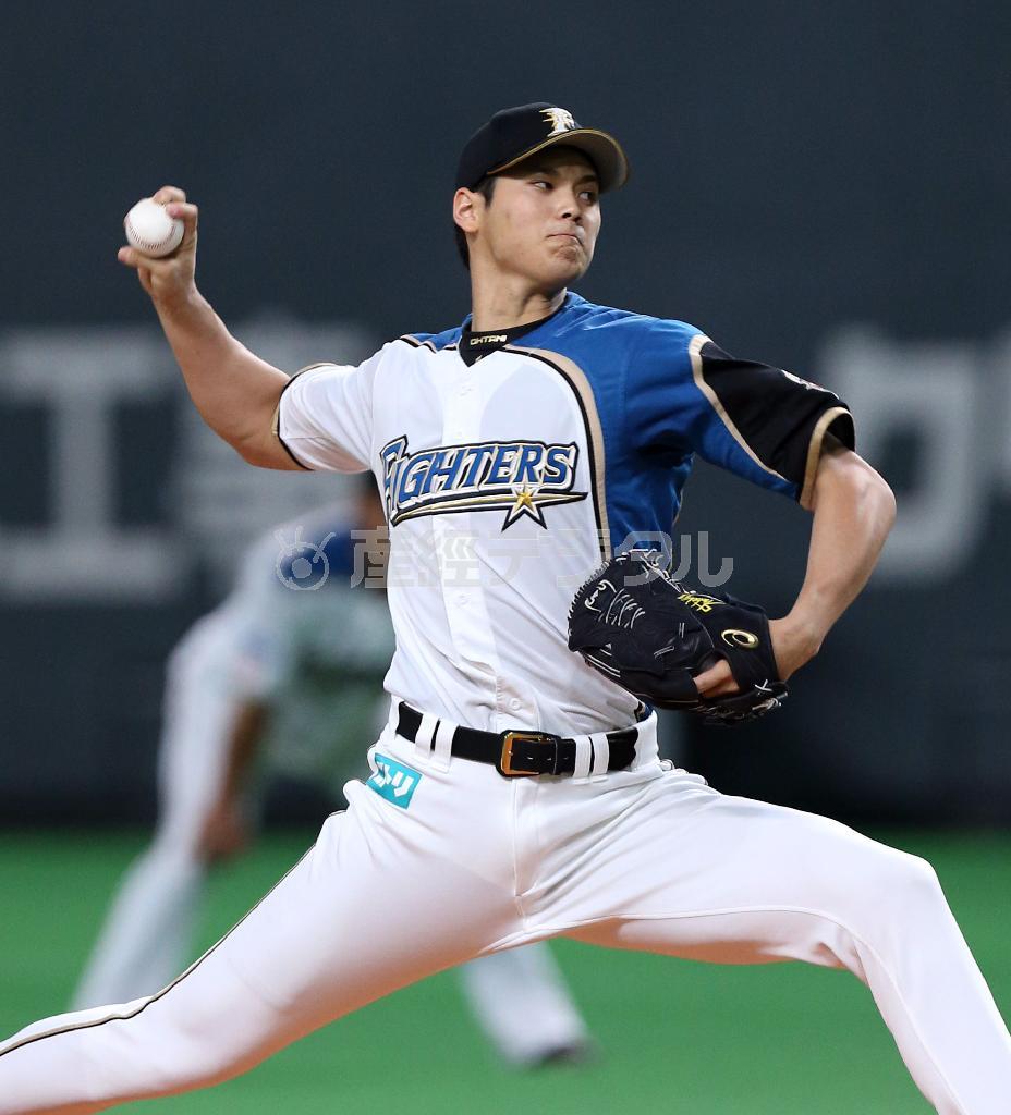 先発を務めた日本ハムの大谷翔平投手＝２０１５年１０月１０日、北海道札幌市豊平区の札幌ドーム（高橋茂夫撮影）