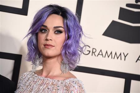 米歌手、ケイティ・ペリーさん＝２０１５年２月８日、米カリフォルニア州ロサンゼルス（ＡＰ）