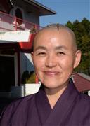 日蓮宗系の尼僧、鈴木日宣（すずき・にっせん）さん＝２０１５年、千葉県内（財満朝則撮影）