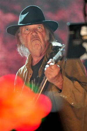 米大統領選に絡む音楽無断使用や歌詞曲解に、ニール・ヤングさん（ＡＰ）ら、ビッグアーティストは業を煮やしている＝２０１５年９月２０日、米イリノイ州シカゴ（ＡＰ）