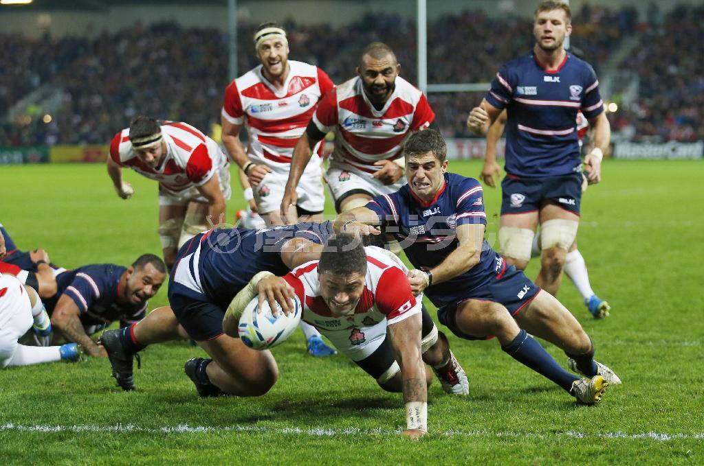 後半、トライを決めるアマナキ・レレイ・マフィ＝２０１５年１０月１１日、英国・グロスター（ロイター）