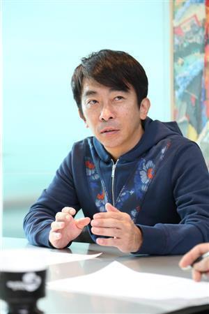 エレクトロニックダンス・ミュージック（ＥＤＭ）への意気込みを語るエイベックス・グループ・ホールディングスの松浦勝人（まさと）代表取締役社長ＣＥＯ＝２０１５年９月１８日（瀬尾泰章さん撮影、提供写真）