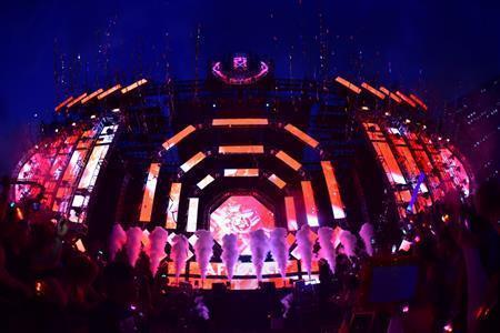 日本でもすっかり定着したエレクトロダンス・ミュージック（ＥＤＭ）のフェス「ウルトラ＿ジャパン」＝２０１５年９月１９日（提供写真）