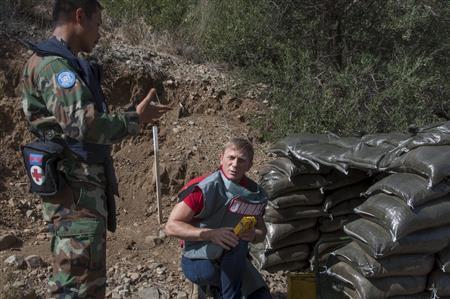 英俳優のダニエル・クレイグさん（中央）＝２０１５年１０月１３日、キプロス・首都ニコシア（ロイター）