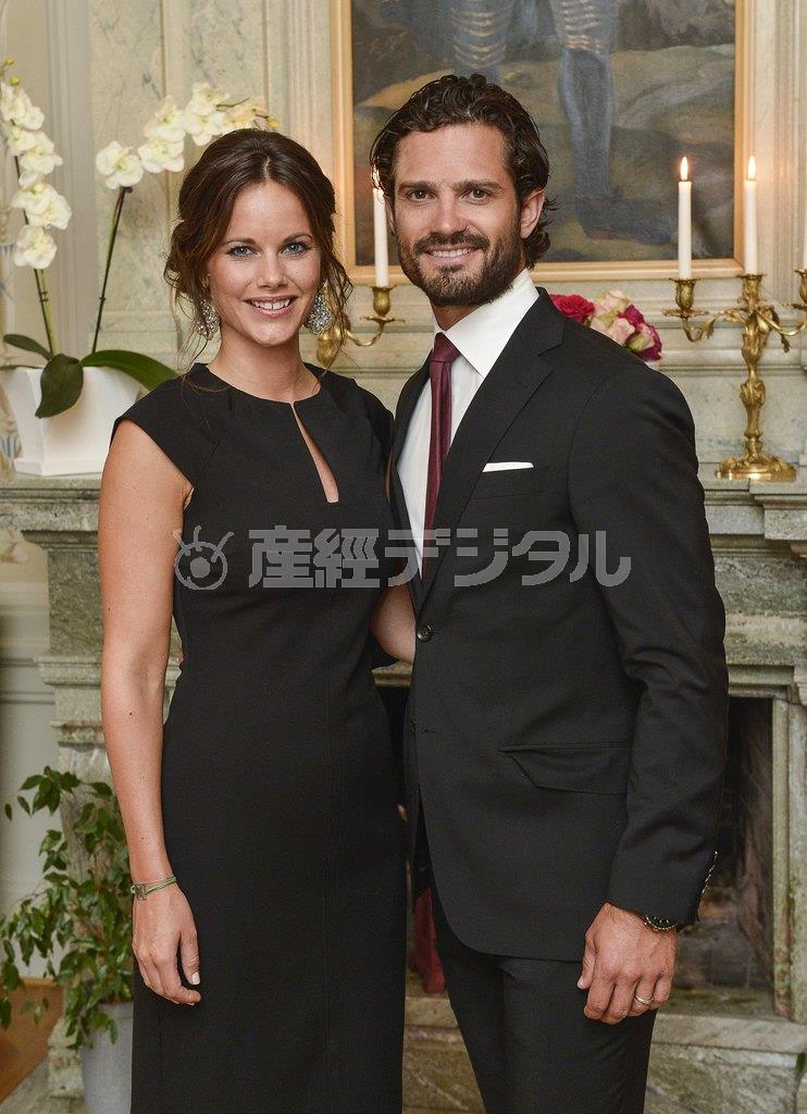 カール１６世グスタフ国王の長男、カール・フィリップ王子（右）の妻、ソフィア妃（左）＝２０１５年１０月１５日、スウェーデン・カールスタード（ロイター）