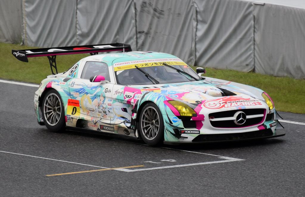 「グッドスマイルレーシング」のマシン。車体に初音ミクのイラストをあしらった“痛車”仕様だ。