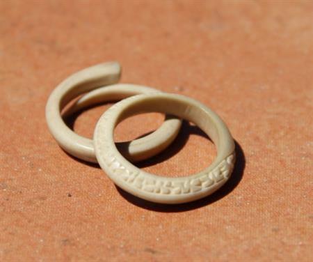 指輪＝２０１５年９月２３日（相川梨絵さん提供）