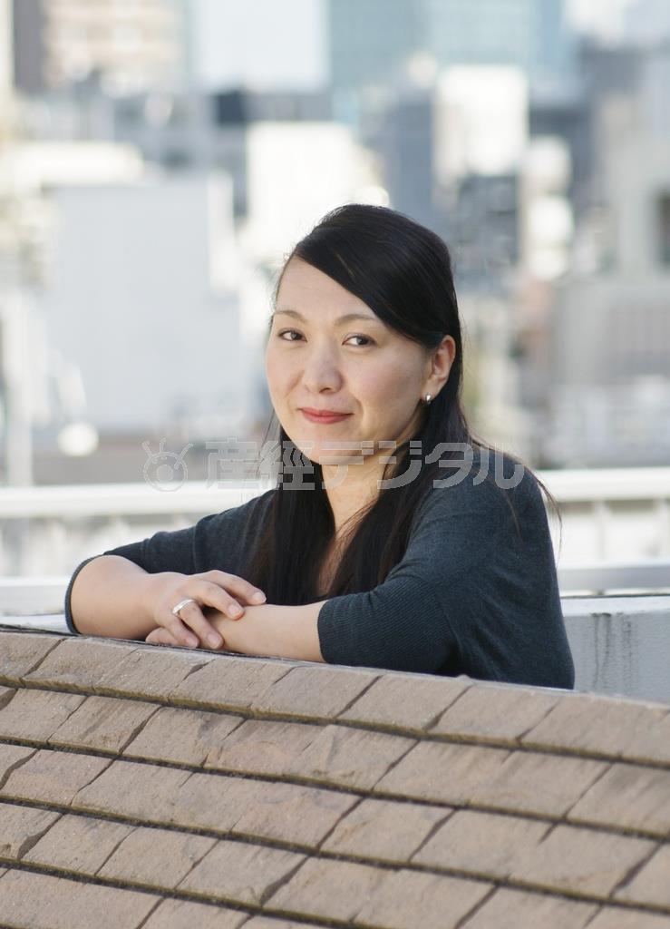 「猫の介護をする飼い主は孤立しがち。飼い主同士で気軽に相談するような気持ちで、本を手に取ってもらえれば」と執筆の動機を話す斉藤ユカさん＝２０１５年１０月９日（塩塚夢撮影）