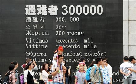 犠牲者３０万人という数を記した南京大虐殺記念館の壁＝２０１５年１０月５日、中国・江蘇省南京市（共同）