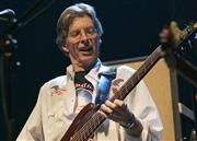 米ロックバンド「グレイトフル・デッド」の結成メンバーでベーシストのフィル・レッシュさん＝２０１５年１０月１７日、米カリフォルニア州サンフランシスコ（ロイター）