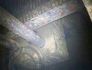 計測器付きのカメラで撮影された東京電力福島第１原発３号機の格納容器内部。左下の丸状の影は水面に浮かんだ波紋、左上は作業用の足場＝２０日午前（東京電力提供）