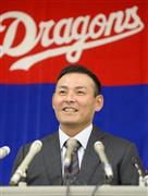 中日退団と現役続行を表明し、記者会見する川上憲伸（けんしん）投手＝２０１５年１０月２０日午前、愛知県名古屋市（共同）