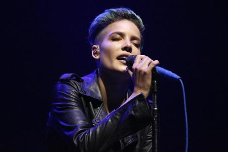 米ポップ歌手、ホールジーさん＝２０１５年７月２４日、米カリフォルニア州イングルウッド（ＡＰ）