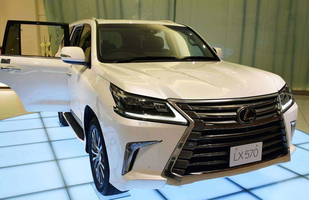 レクサスの最上級ＳＵＶ「ＬＸ」