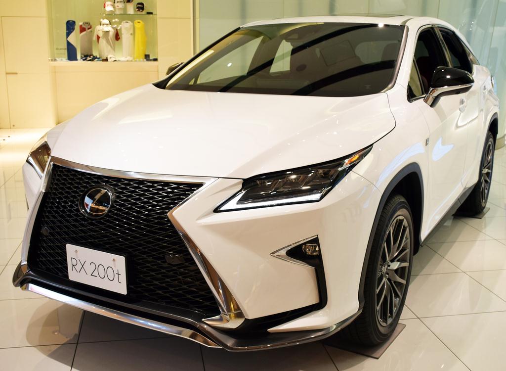 発売を控えるレクサス「ＲＸ」のプロトタイプ