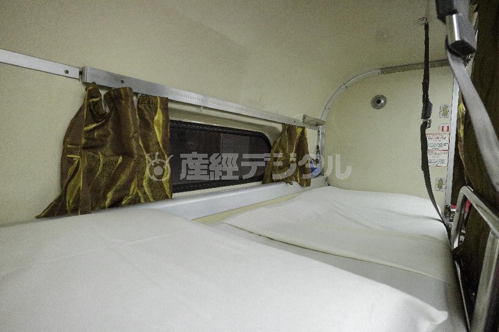 マレー鉄道の寝台車両。私たちが予約した上段は下段に比べると天上が低いが、収まってみると意外に快適。朝までぐっすり眠ることができた＝マレーシア（倉谷清文さん撮影）