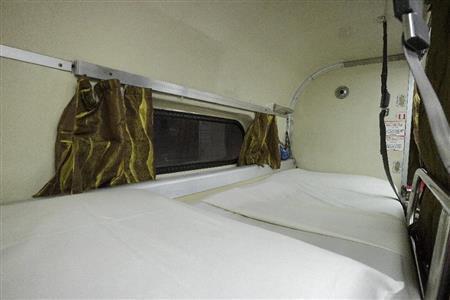 マレー鉄道の寝台車両。私たちが予約した上段は下段に比べると天上が低いが、収まってみると意外に快適。朝までぐっすり眠ることができた＝マレーシア（倉谷清文さん撮影）