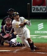 四回、本塁打を放つソフトバンク・松田宣浩＝２０１５年１０月２４日、福岡県福岡市中央区のヤフオクドーム（安部光翁撮影）