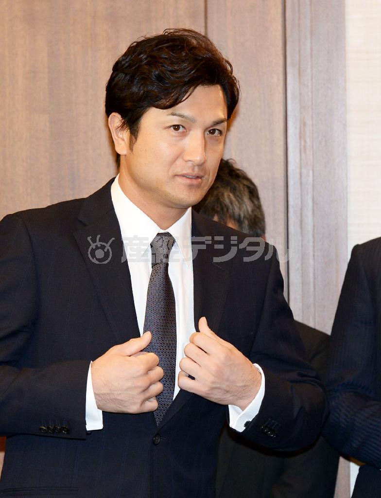 １０月２０日に巨人新監督の要請を受けた高橋由伸（よしのぶ）＝２０１５年、東京都千代田区（矢島康弘撮影）