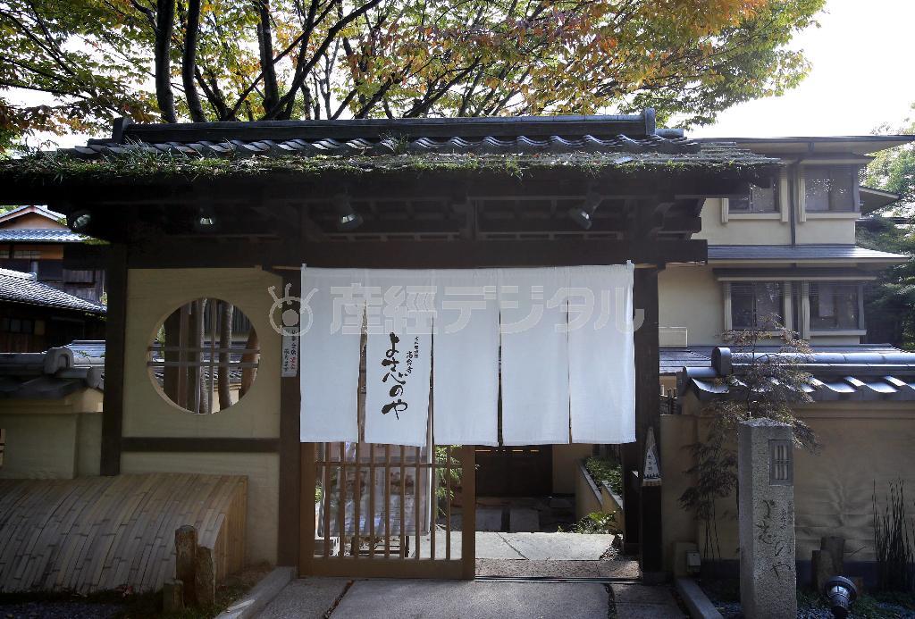 高台寺近くに位置する料理旅館。気品のある佇まいが旅人を招く＝２０１５年１０月１４日、京都市東山区（志儀駒貴撮影）