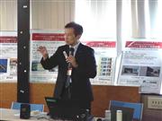 川崎市知的財産交流会で、開放特許を紹介するシャープの水方勝哉氏＝９日、川崎市幸区の川崎市産業振興会館