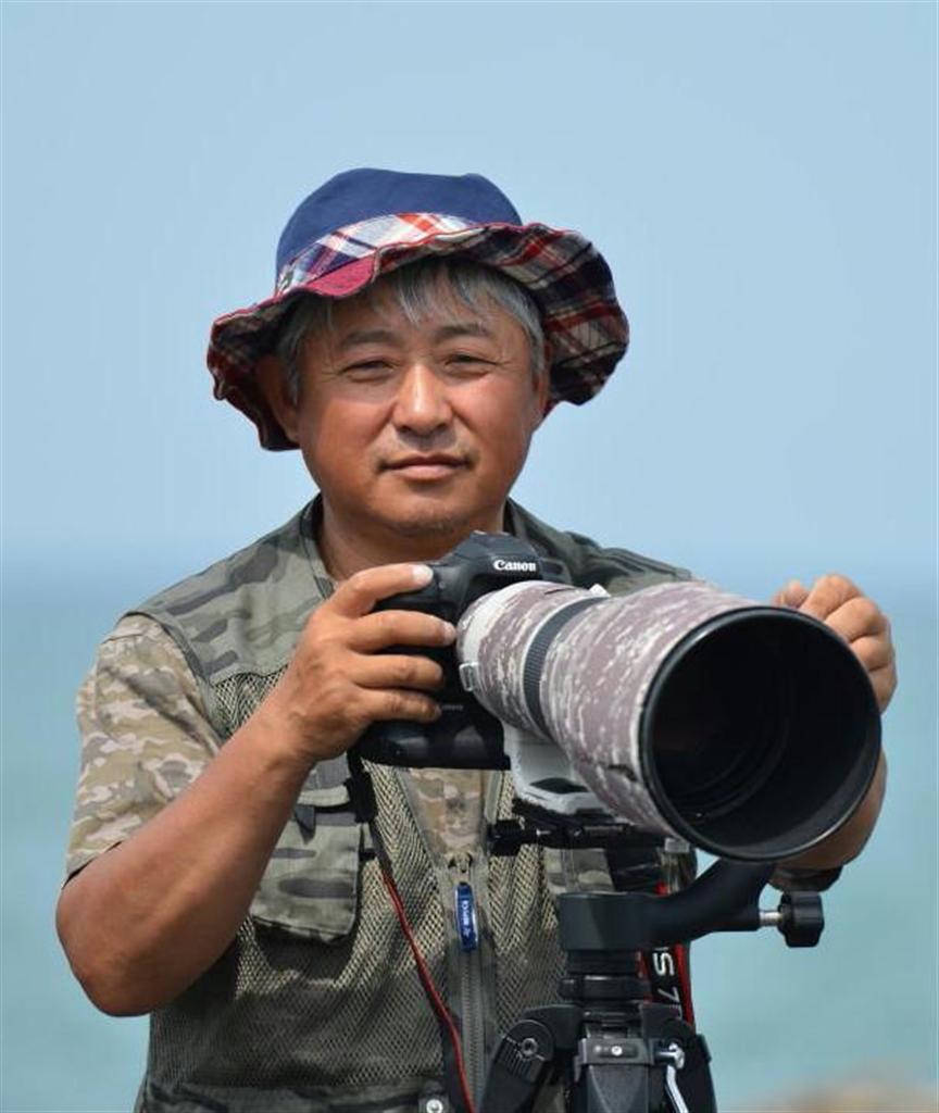 動物カメラマンの泊和幸さん