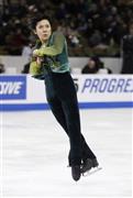 男子フリーでジャンプする２位となった宇野昌磨（しょうま）＝２０１５年１０月２４日、米ウィスコンシン州ミルウォーキー（ＡＰ＝共同）