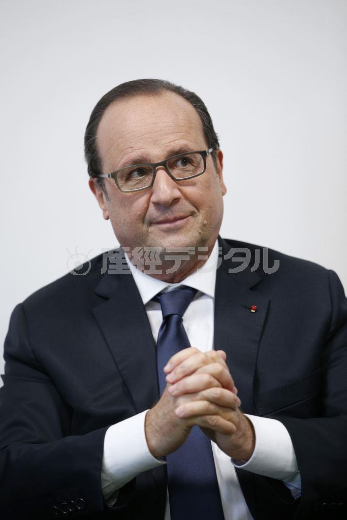 フランソワ・オランド仏大統領＝２０１５年１０月２０日、フランス・ラ・クールヌーヴ（ロイター）