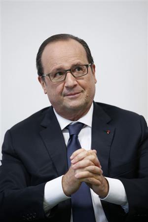 フランソワ・オランド仏大統領＝２０１５年１０月２０日、フランス・ラ・クールヌーヴ（ロイター）