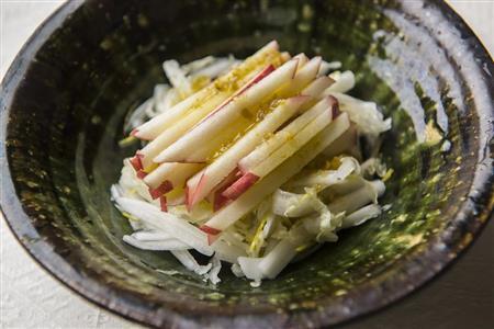 白菜とサラダ（松下二郎さん撮影）