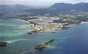 米軍普天間飛行場の移設が計画されている辺野古沿岸部＝２０１５年８月、沖縄県名護市（共同通信社ヘリから撮影）
