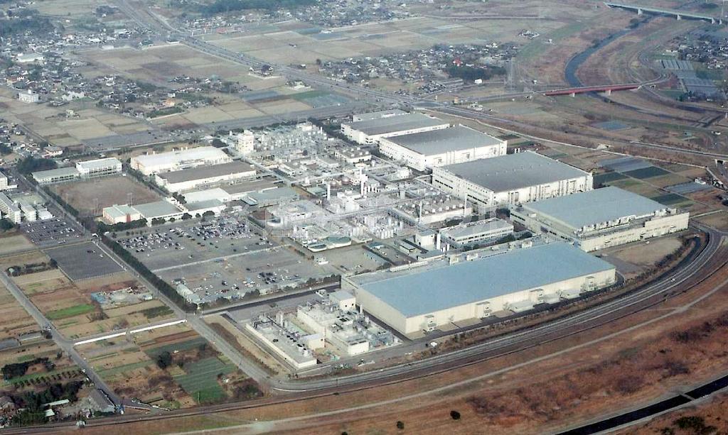 東芝がソニーに一部売却する大分工場＝２００４年、大分県大分市（共同）