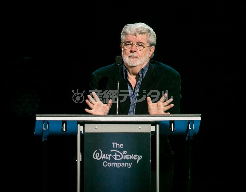 米国のジョージ・ルーカス監督＝２０１５年８月１４日、米カリフォルニア州アナハイム（ＡＰ）