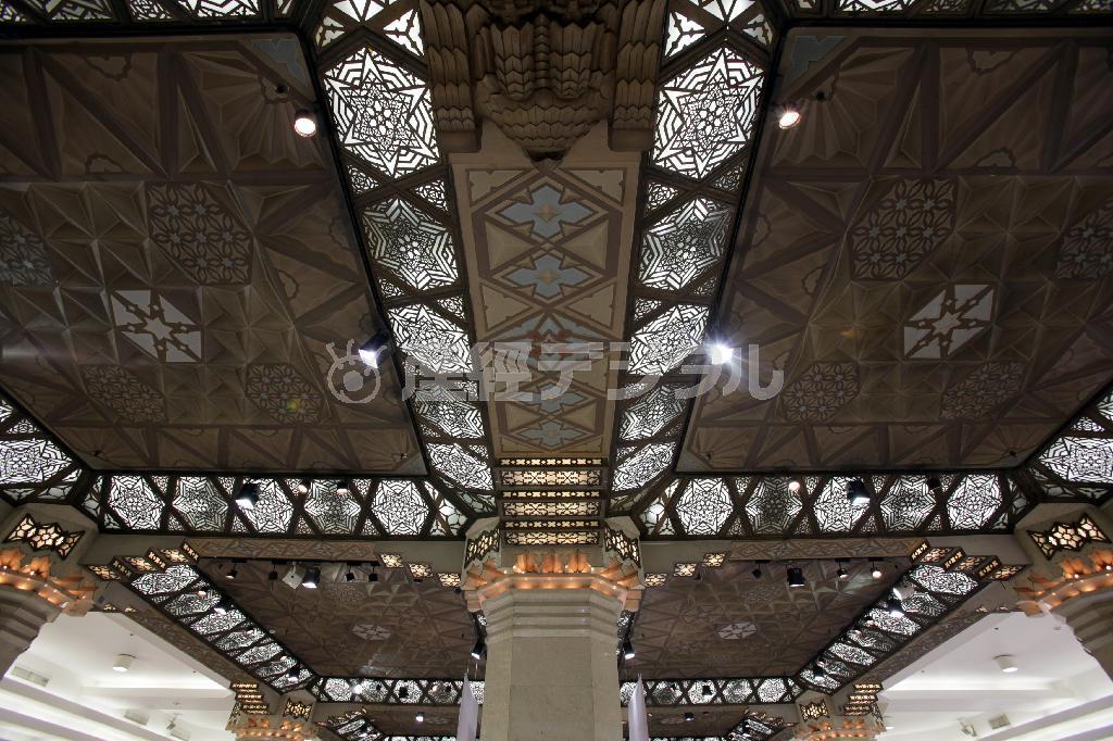 大丸心斎橋店本館１階の天井