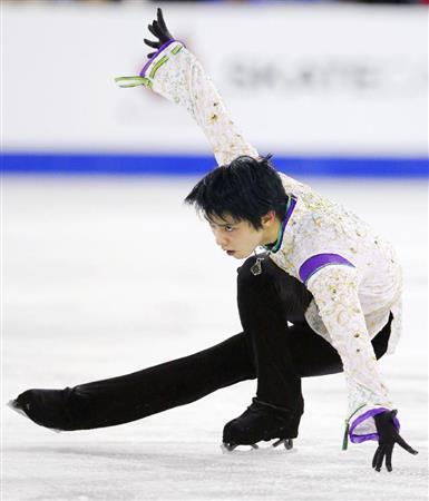 男子フリーで演技する羽生結弦（はにゅう・ゆづる）＝２０１５年１０月３１日、カナダ・アルバータ州レスブリッジ（共同）
